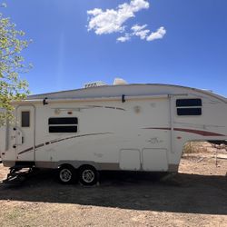 RVs 5th Wheel 2009