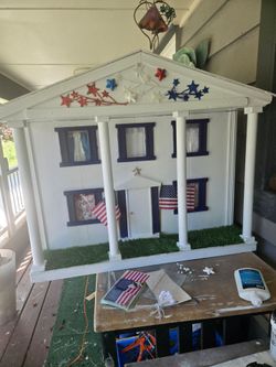 Commerate dollhouse