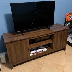 Samsung 4k TV 42 inch With Furniture.