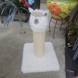 LARGE ADORABLE CAT TREE.  27IN TALL!!!