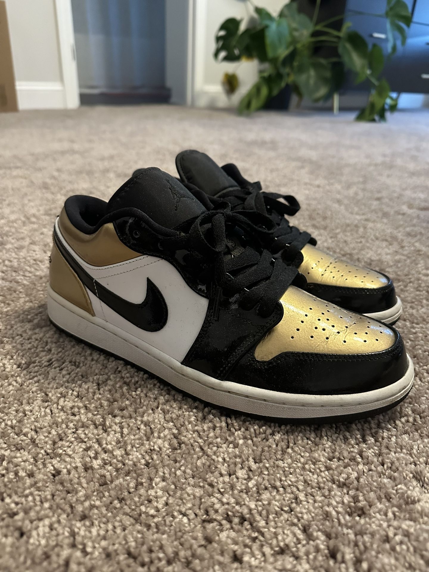 Jordan 1 Low (gold Toes)