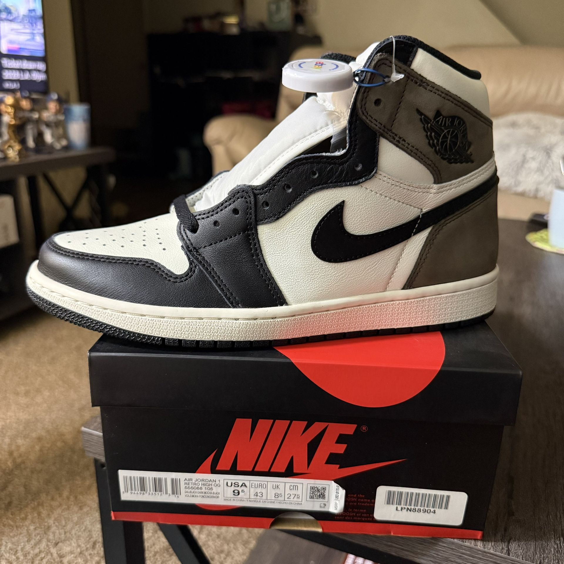 Jordan 1 Retro High. Dark Mocha. Size 9.5 DS
