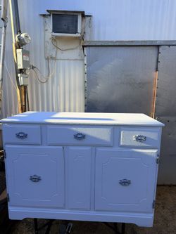 Nice dresser Good Condition
