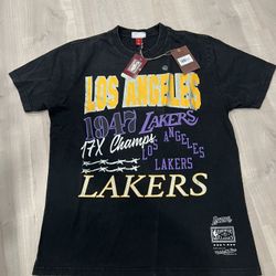 *NWOT* Mitchell and Ness Lakers Tee
