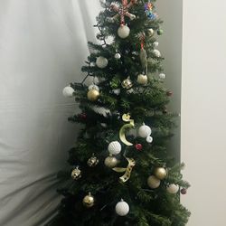 6ft Christmas Tree With Accessories 