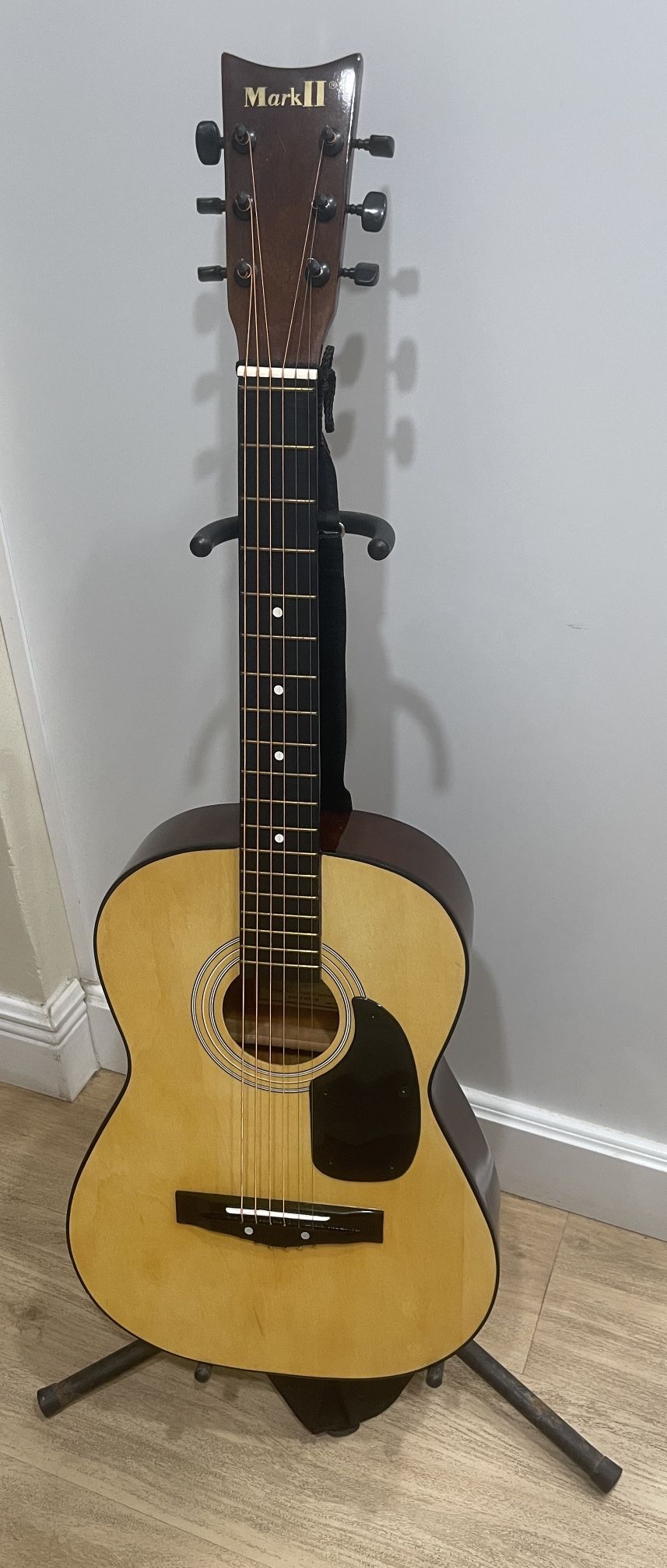 MARK II ACOUSTIC GUITAR CASE STAND BOOKS