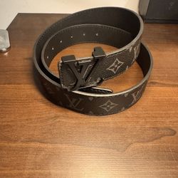 Louis Vuitton Initials Belt Matte Black 