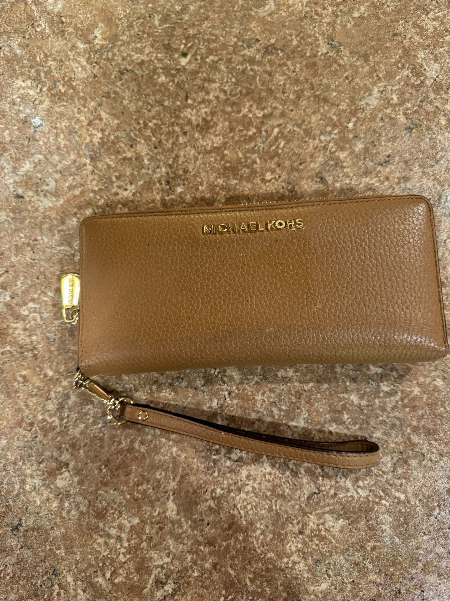 Women’s Michael Kors wristlet/wallet shipping available