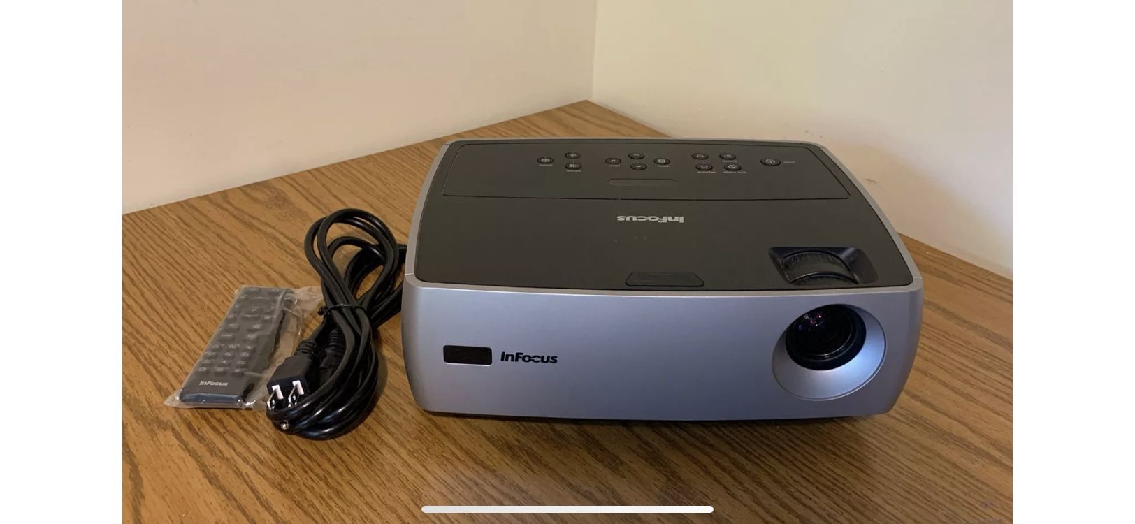 InFocus IN26 W260 Projector - 2500 Lumens, 720p HD, Includes New Remote & Cord
