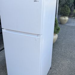 Midea 14.2-cu ft. Counter Depth Refrigerator 
