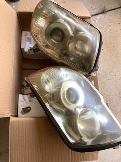 2008 4 Runner used headlights R and L