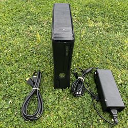 XBOX 360 Slim With 250 GB Hardrive With Games GTA 4, Mortal Kombat ,Sonic Etc ..  