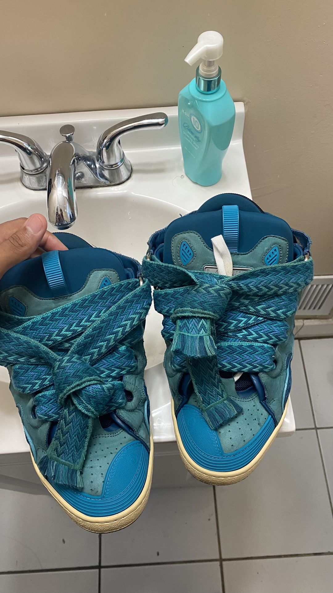 turquoise lanvin curb