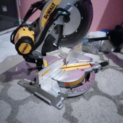 DeWalt 12" (305mm) double Bevel Compound Miter Saw