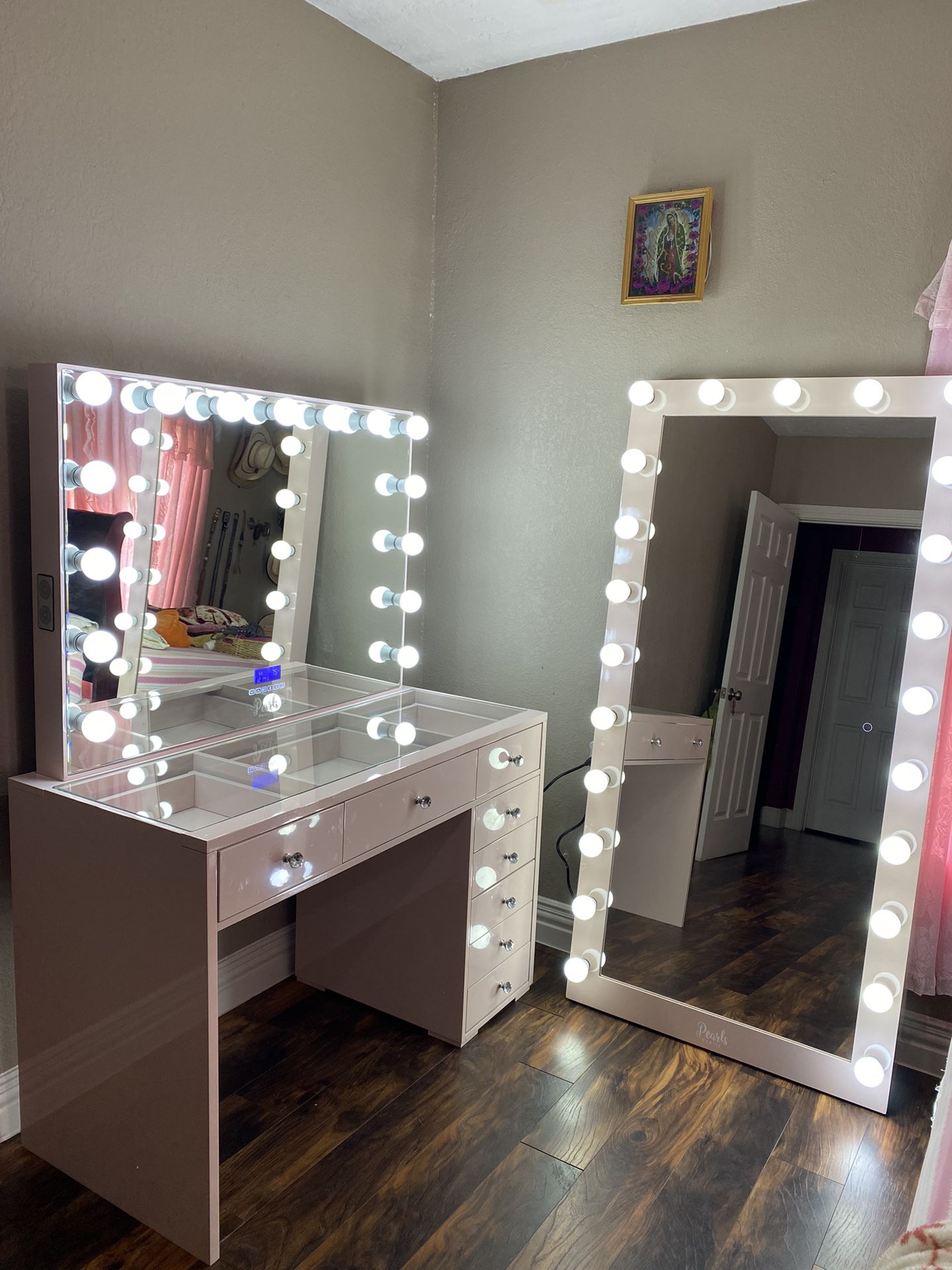 Makeup Vanity PINK Glass Top Bluetooth Mirror Price includes delivery and  assembly Full Dody is separately Financing Available for Sale in Houston,  TX - OfferUp