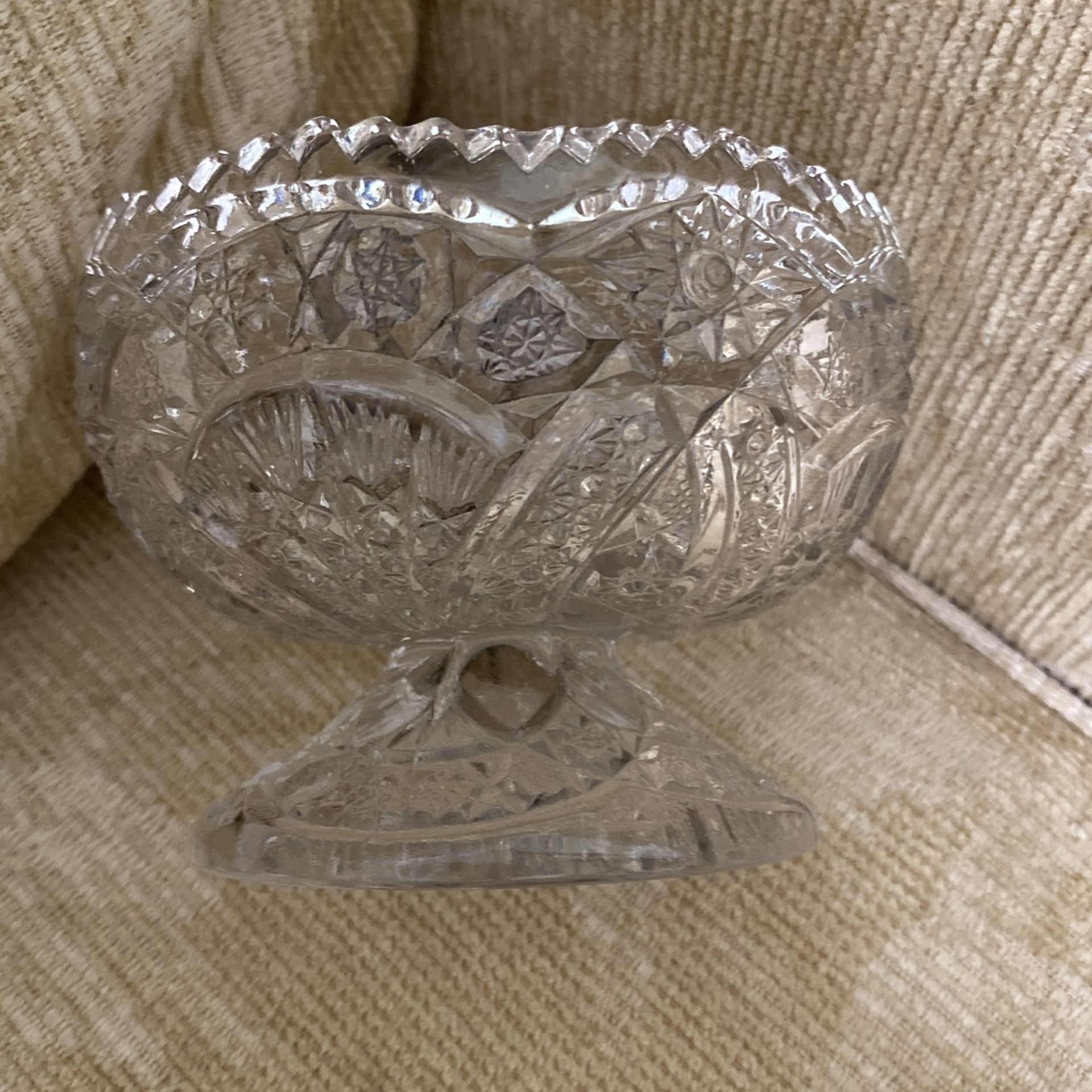 EAPG Cambridge Glass “Wheat Sheaf” Pattern. 1908 Nappy Pedestal Dish.