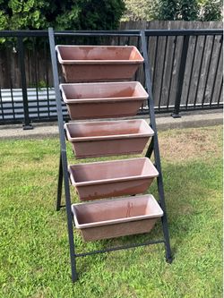Vertical garden planter box