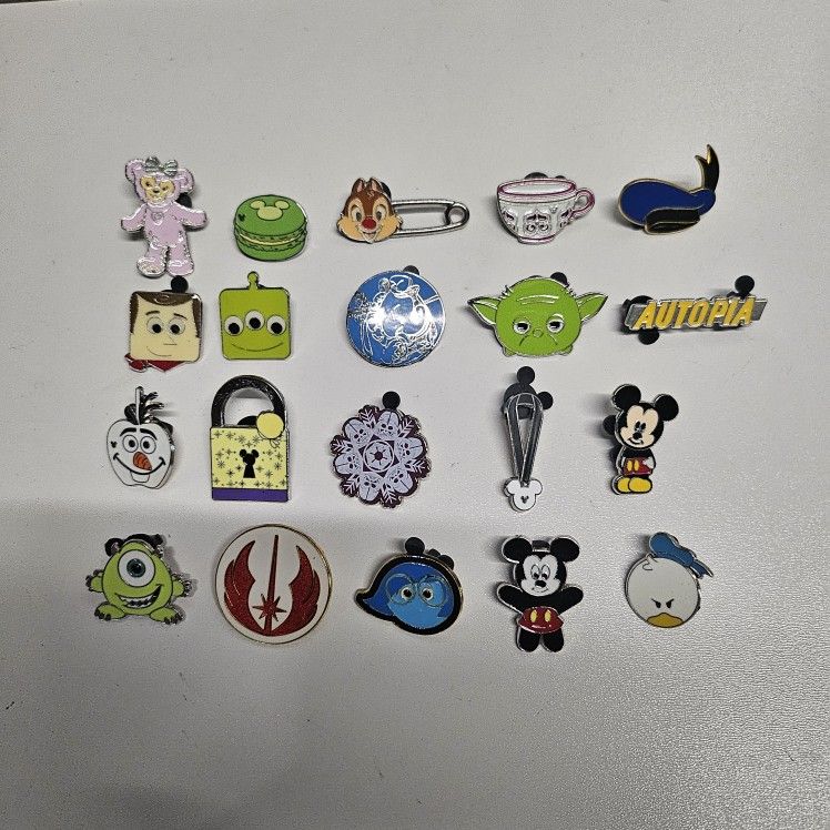 20 Disney trading pins lot set.Tradeable at all disney parks.