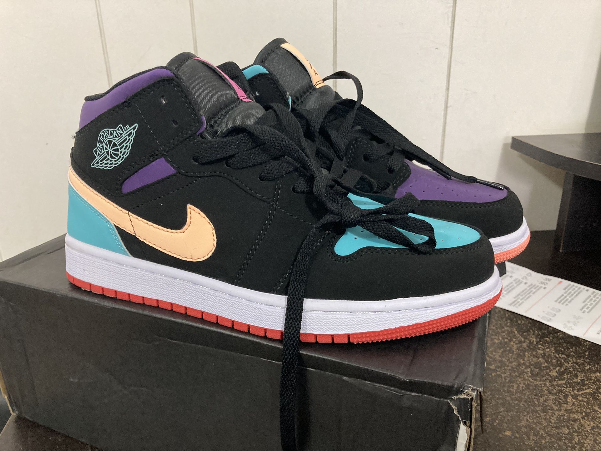 New Jordan 1- 6Y Womens 8