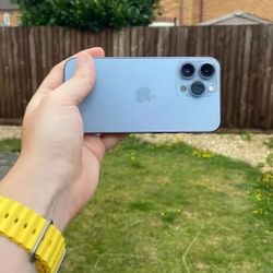 Apple.    1Tb Ssd.     Apple 