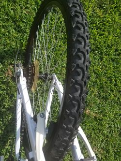 Genesis 6061 V2100 Series mountain bike for Sale in Virginia Beach