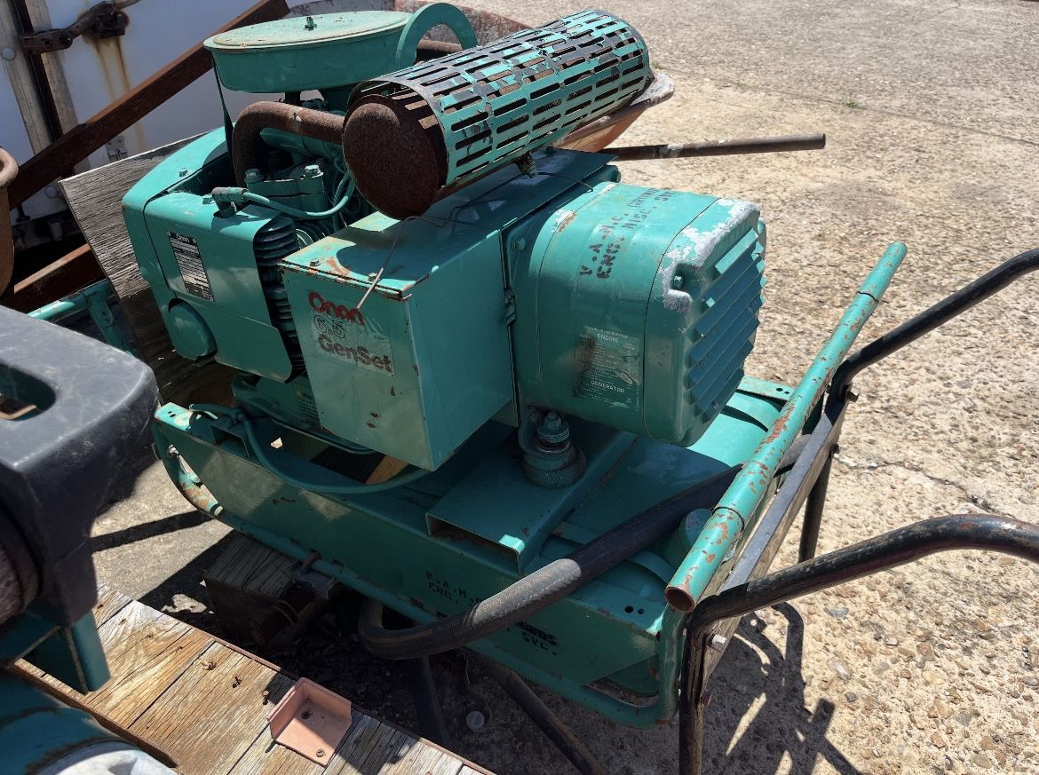 Onan Gas Generator 6.5 KVA  1 Phase  6.5 kW  120/240V