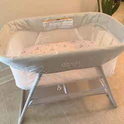 Graco DreamMore Bedside Travel Bassinet 