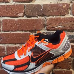 Vomero Orange Size 13