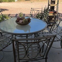 5 Metal Chairs And Table