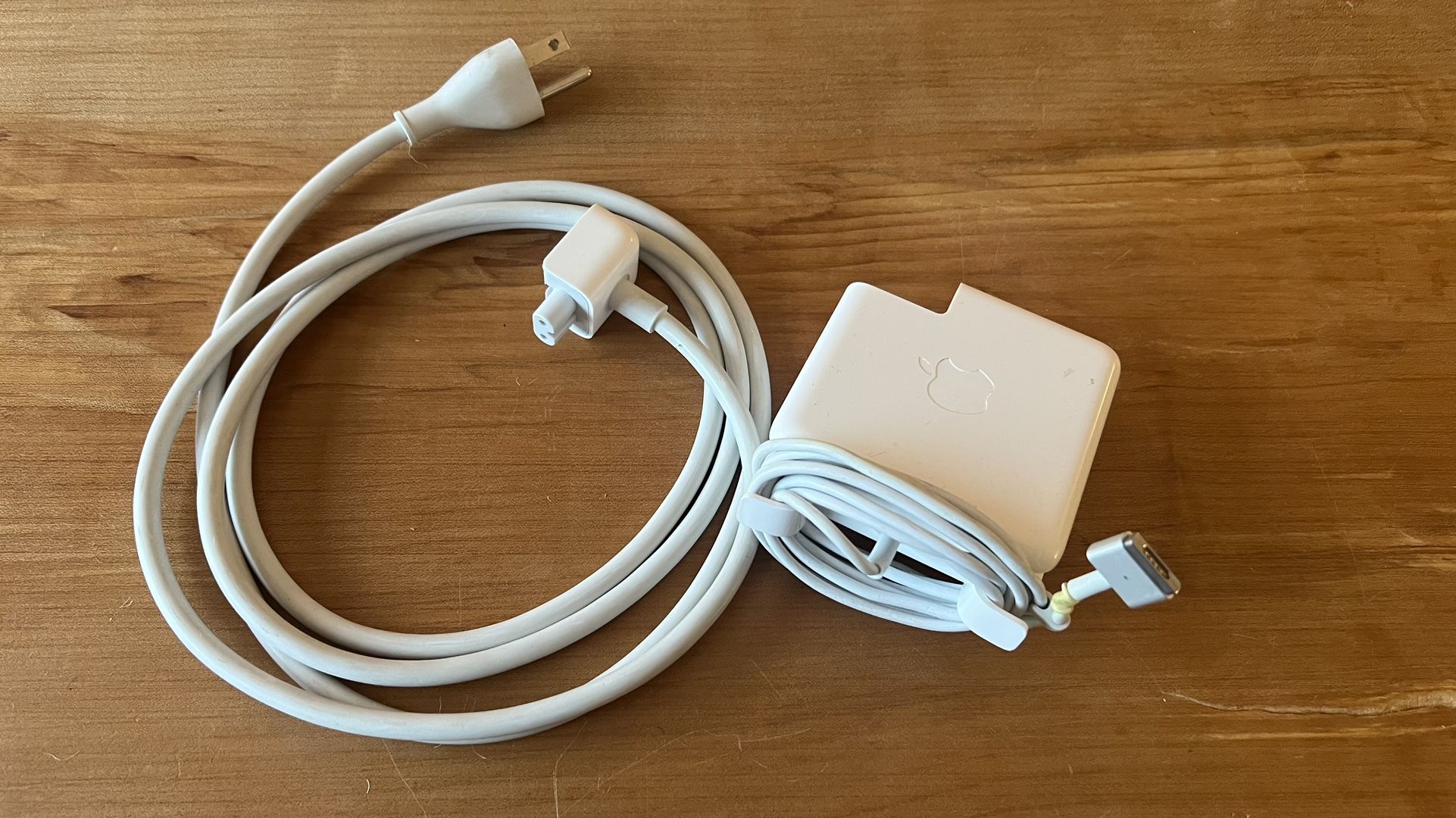 GENUINE ORIGINAL APPLE MACBOOK PRO RETINA MAGSAFE 2 85W AC POWER ADAPTER A1424