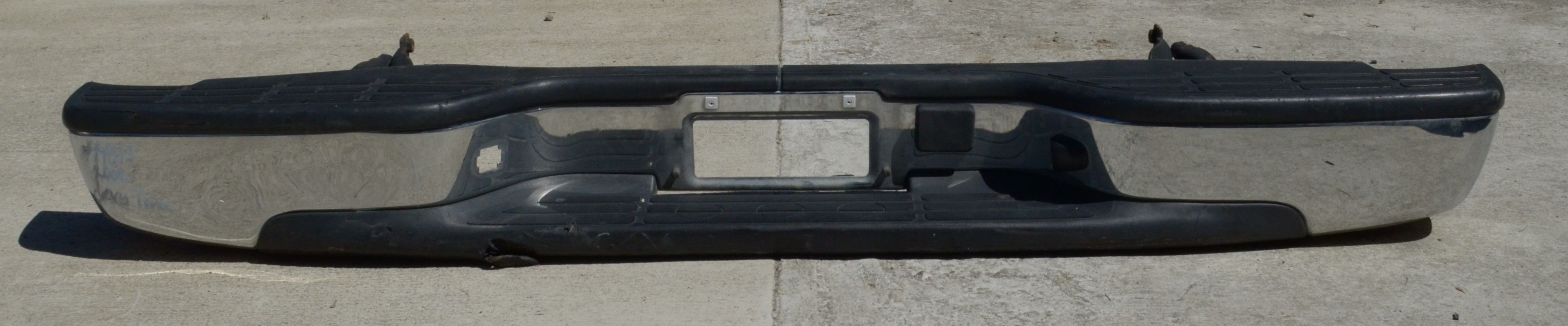 USED REF#M077 || 2000-2006 CHEVROLET TAHOE || REAR METAL BUMPER