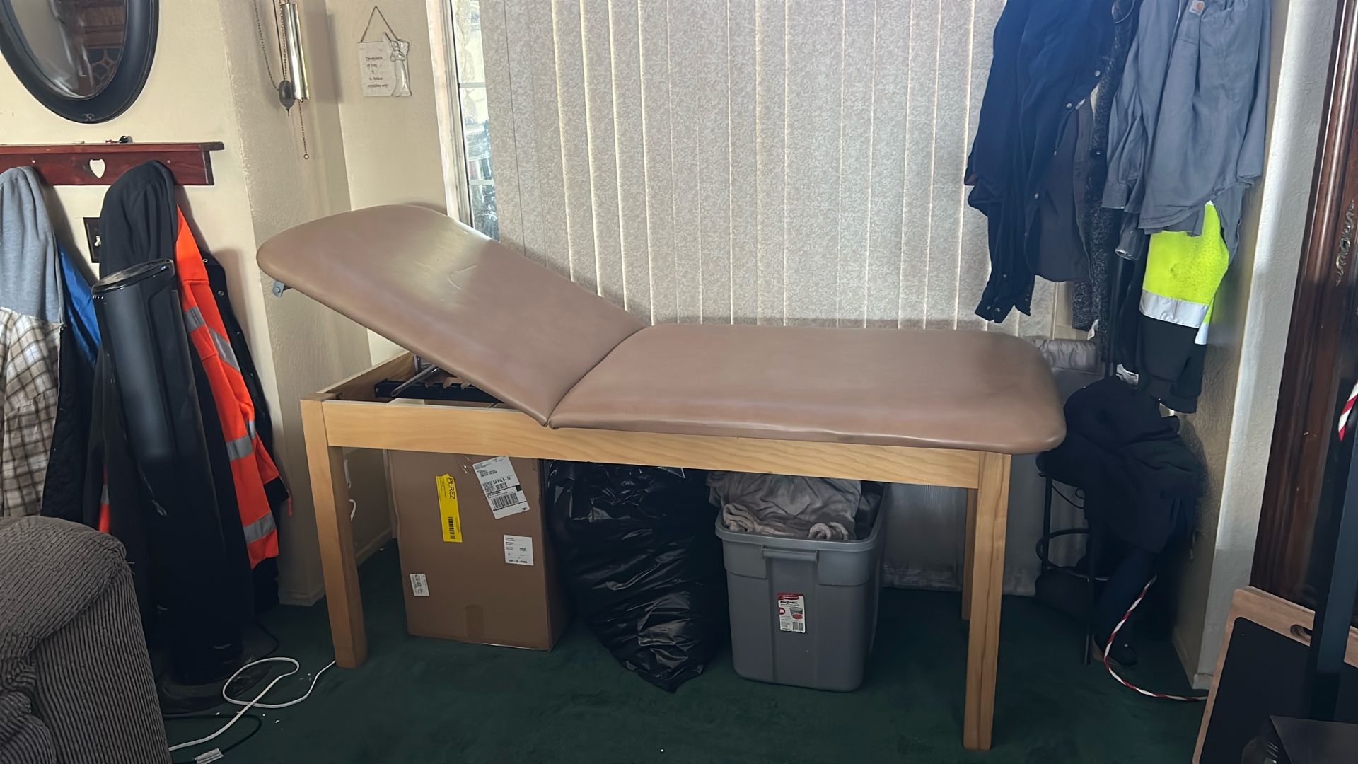 Physical therapy table