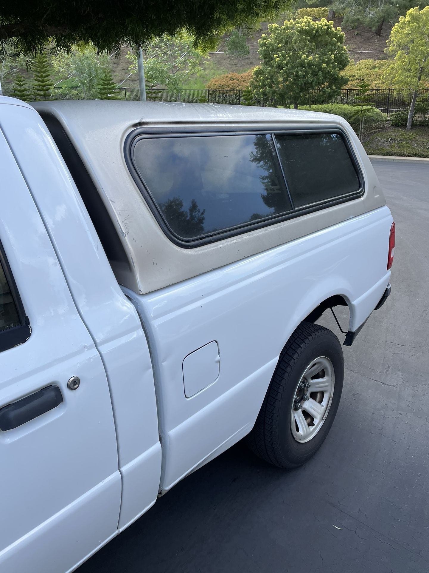 Leer Camper Shell for Sale in Newport Beach, CA OfferUp