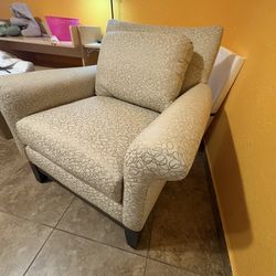 Beautiful Over Stuff Chair!! $45 OBO
