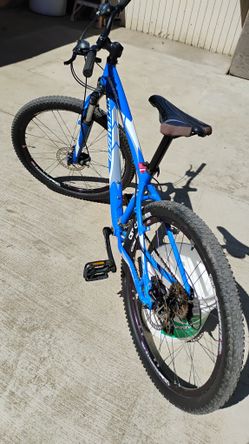 Specialized Mountain Bike. 26" Tires