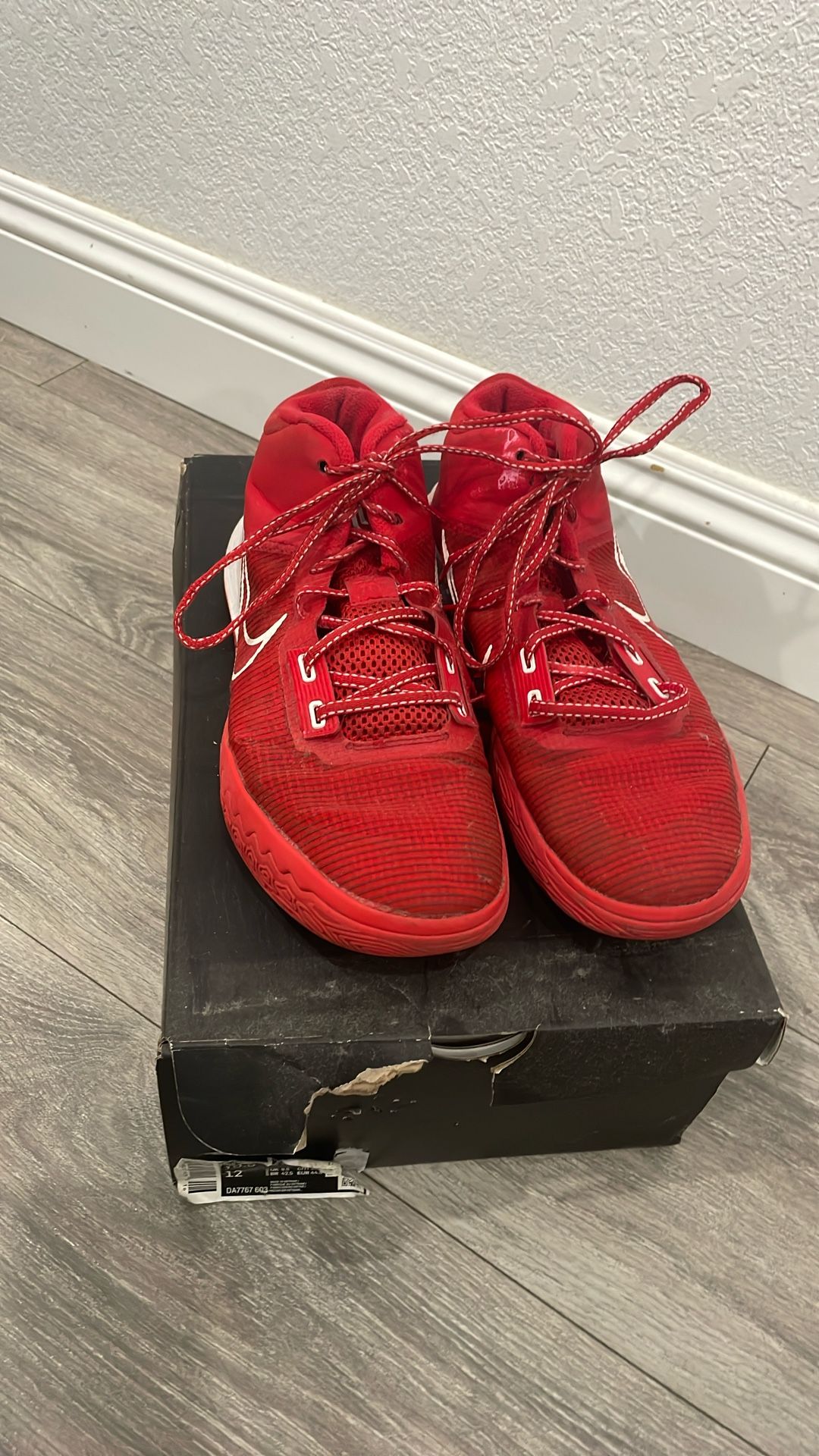 Kyrie Flytrap 4-Size 10.5