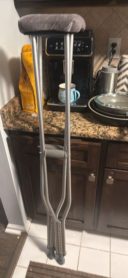 Crutches adjustable