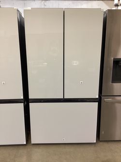 Samsung Bespoke 36 in 30 cu.ft. Standard Depth French Door Smart Refrigerator with Beverage Center in White Glass New Scratch and Dent