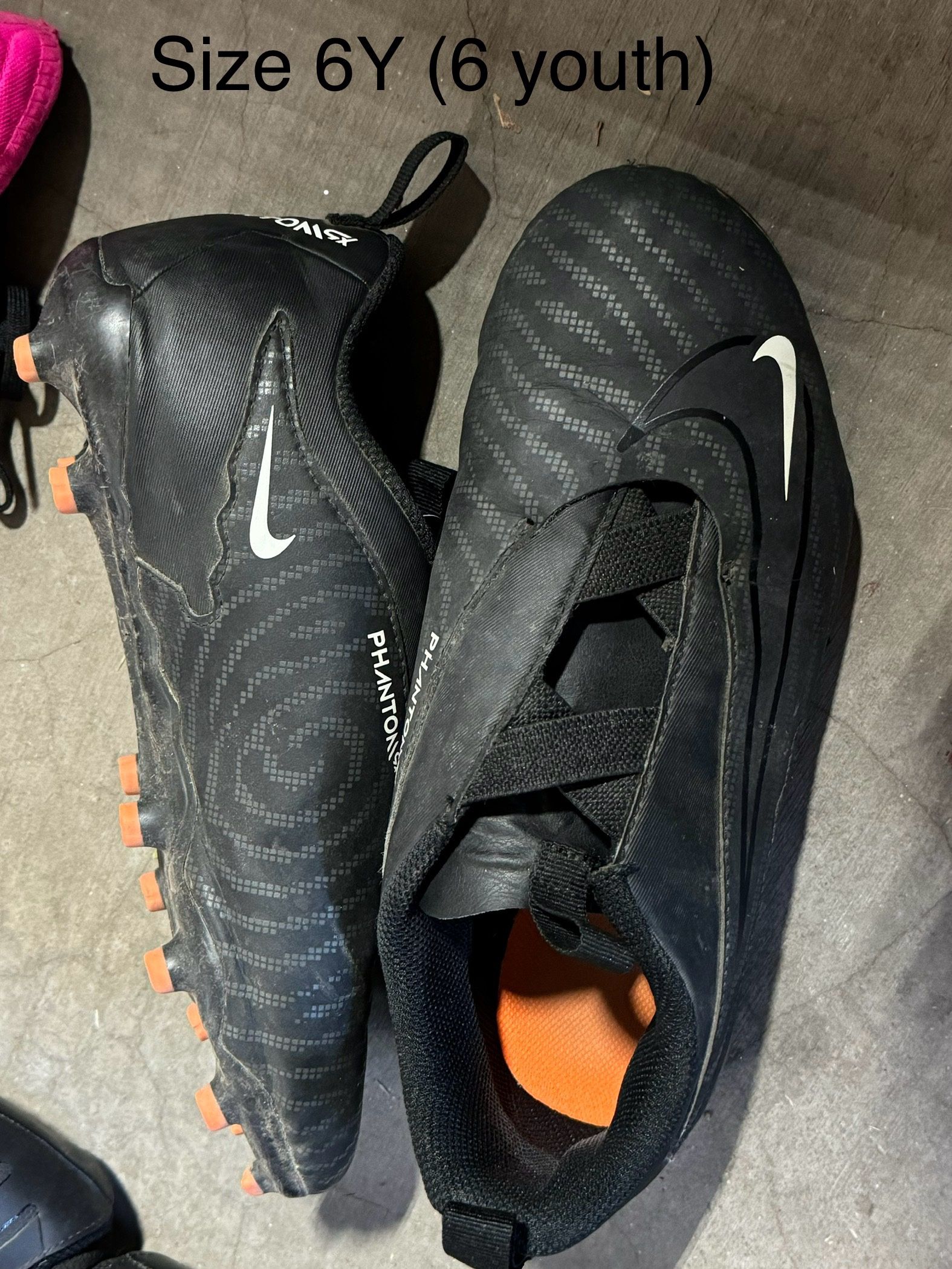 Nike Phantom Soccer Cleats Size 6 Y