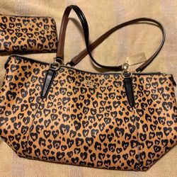 Large Coach Purse With Matching Wristlet 