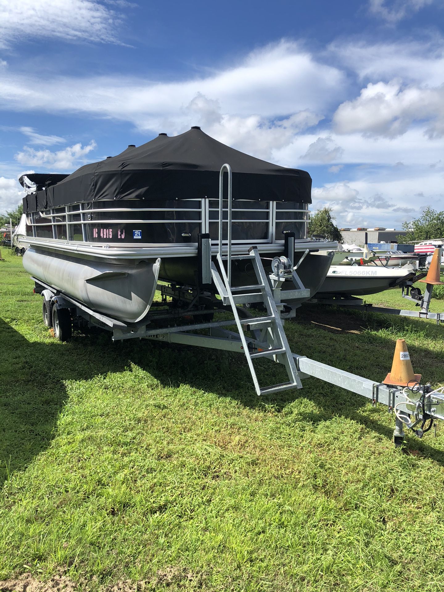 2017 Starcraft EX21 CF Pontoon Boat with 2018 Yamaha F90 and tandem axle trailer