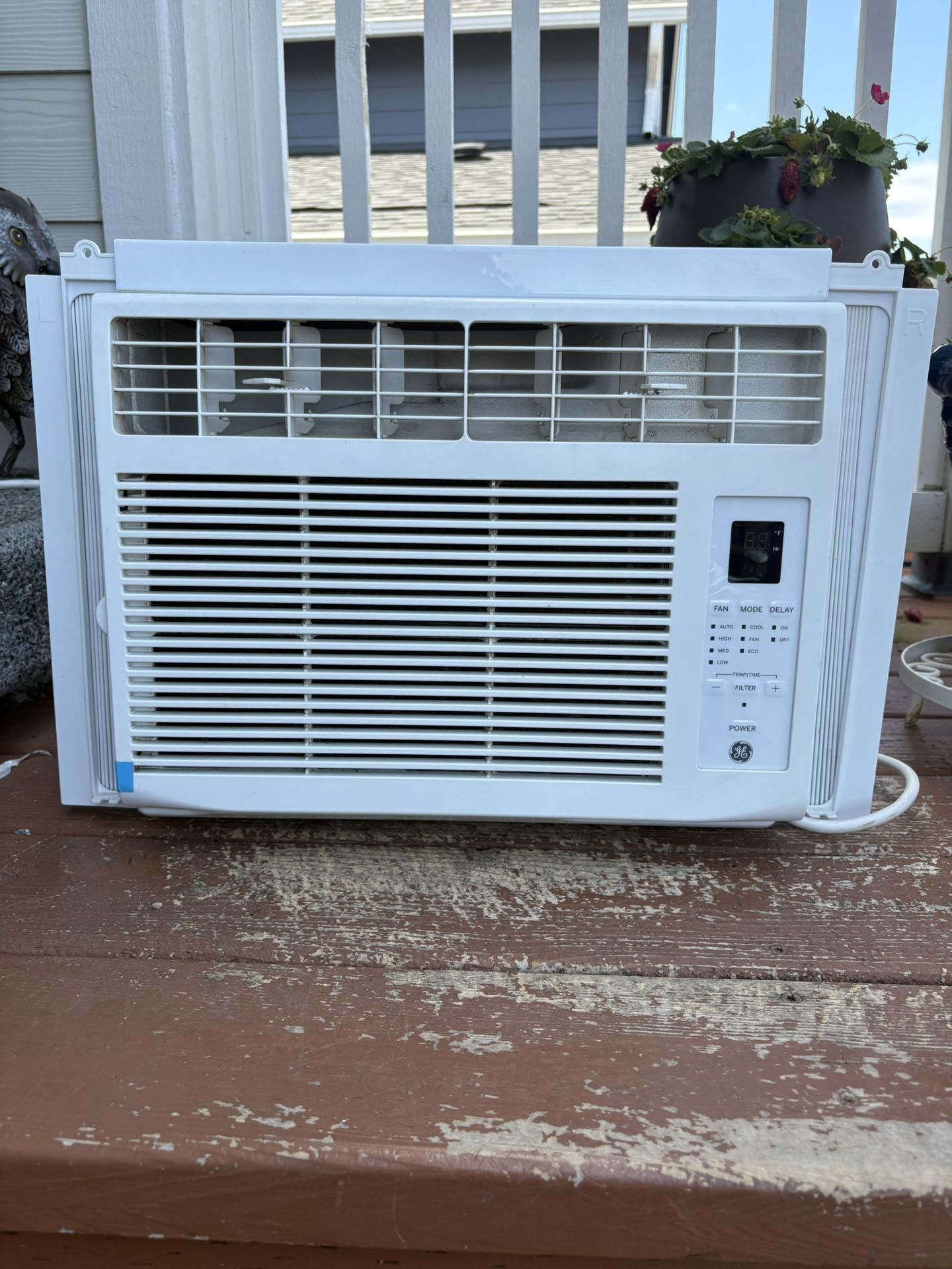 GE 6,000 BTU ELECTRONIC WINDOW AIR CONDITIONER