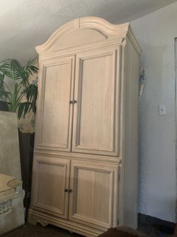 Beige armoire