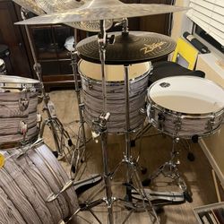 DRUMSET: Mapex Venus Drumset with Zildjian Cymbals by