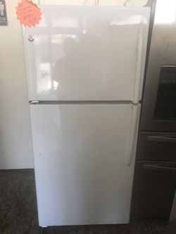 Ge apartment sizes refrigerator w/ice make