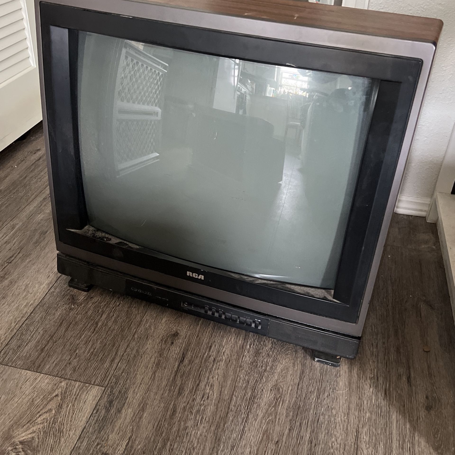RCA Color track 2000 crt Tv 1990