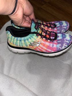 Size 8.5 skechers