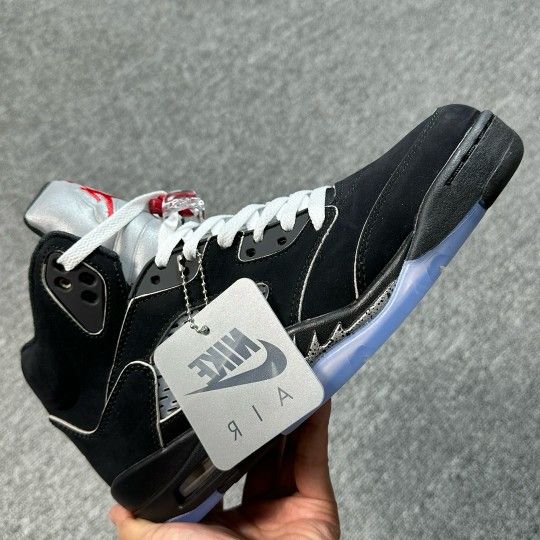 đđ§lđ˛ đĢđđŠlđ˛ đ¨đ§ đG : đđđđ¤đĸđđ¤đŦđđđ Jordan 5 Black Metallic Reimagined
