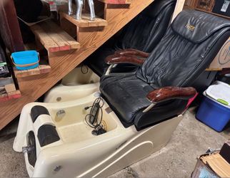 Pedicure message chairs