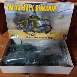 Revell UH-1D HUEY GUNSHIP Box Is Open But Complete 